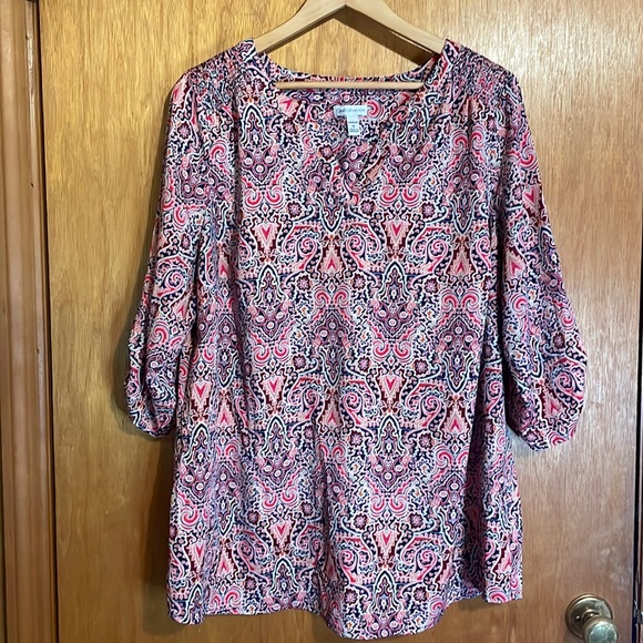 •CROFT & BARROW•NWOT RED/NAVY/WHITE/TAN/ORANGE IKAT V-NECK SLIT BLOUSE SIZE 1X - Picture 3 of 10